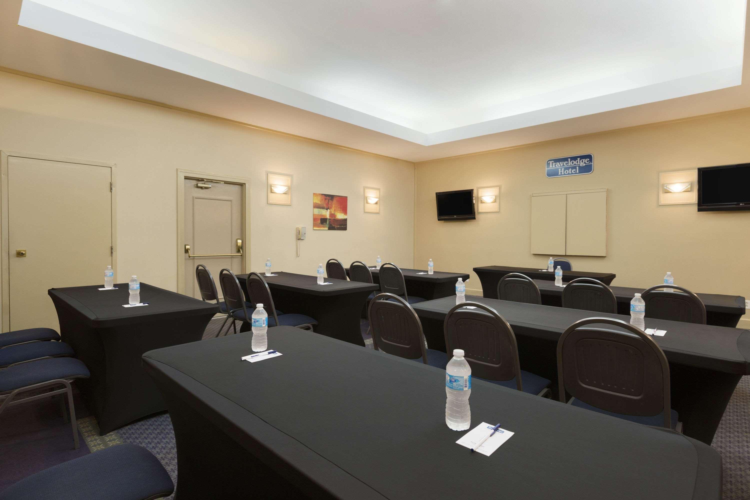 Travelodge By Wyndham Vancouver Airport 2*