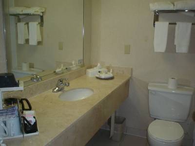 Travelodge By Wyndham Vancouver Airport Hotel