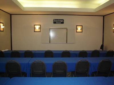 Hotel Travelodge By Wyndham Vancouver Airport 2*